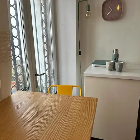 A Montmartre Atelier Architecte Konukevi Paris